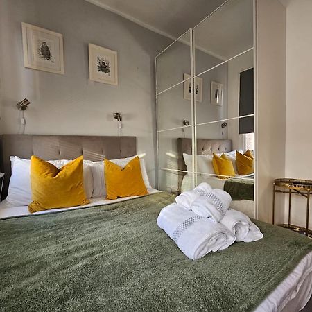Beautiful And Spacious Flat Лондон Екстериор снимка