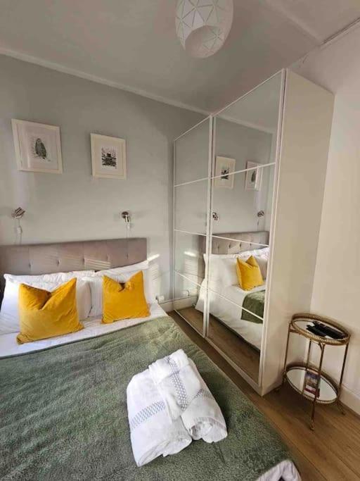 Beautiful And Spacious Flat Лондон Екстериор снимка