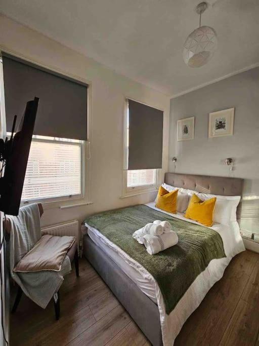 Beautiful And Spacious Flat Лондон Екстериор снимка