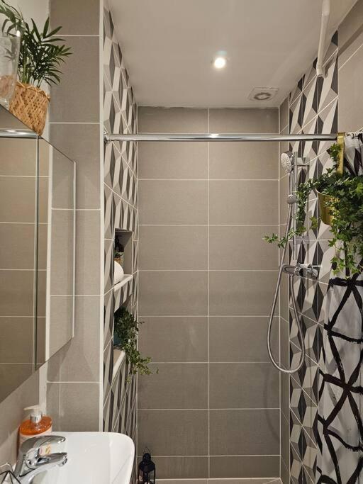 Beautiful And Spacious Flat Лондон Екстериор снимка