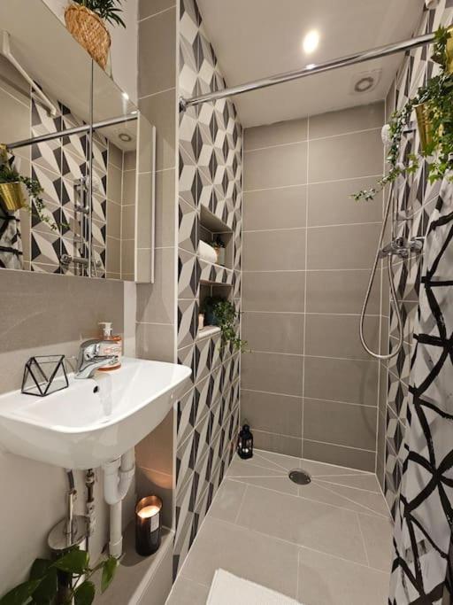 Beautiful And Spacious Flat Лондон Екстериор снимка