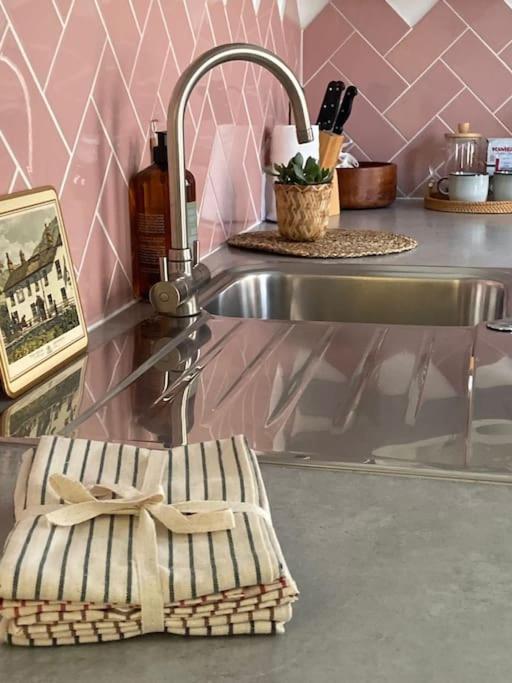 Beautiful And Spacious Flat Лондон Екстериор снимка