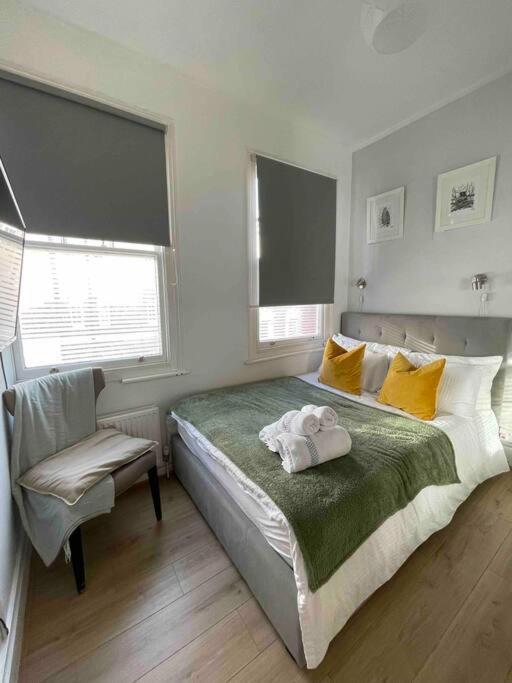 Beautiful And Spacious Flat Лондон Екстериор снимка