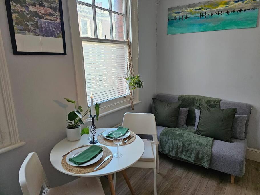 Beautiful And Spacious Flat Лондон Екстериор снимка