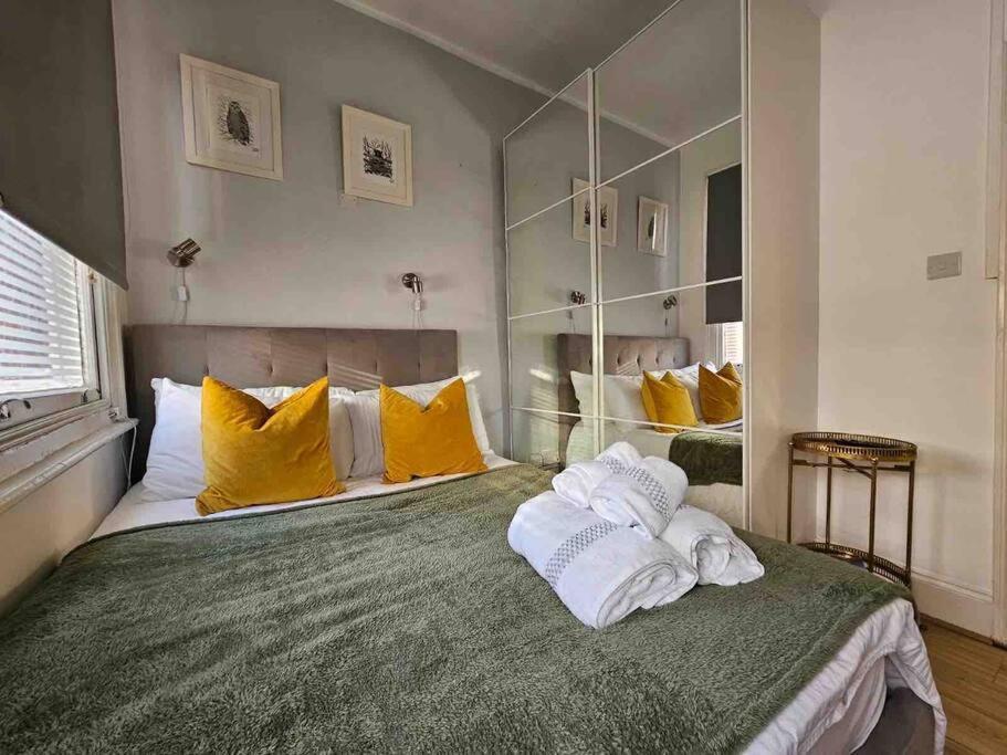 Beautiful And Spacious Flat Лондон Екстериор снимка