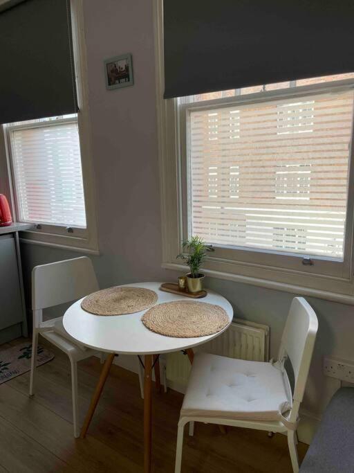 Beautiful And Spacious Flat Лондон Екстериор снимка