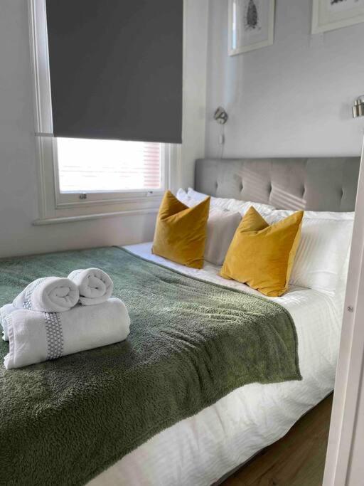 Beautiful And Spacious Flat Лондон Екстериор снимка