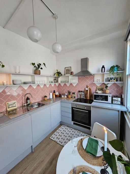 Beautiful And Spacious Flat Лондон Екстериор снимка
