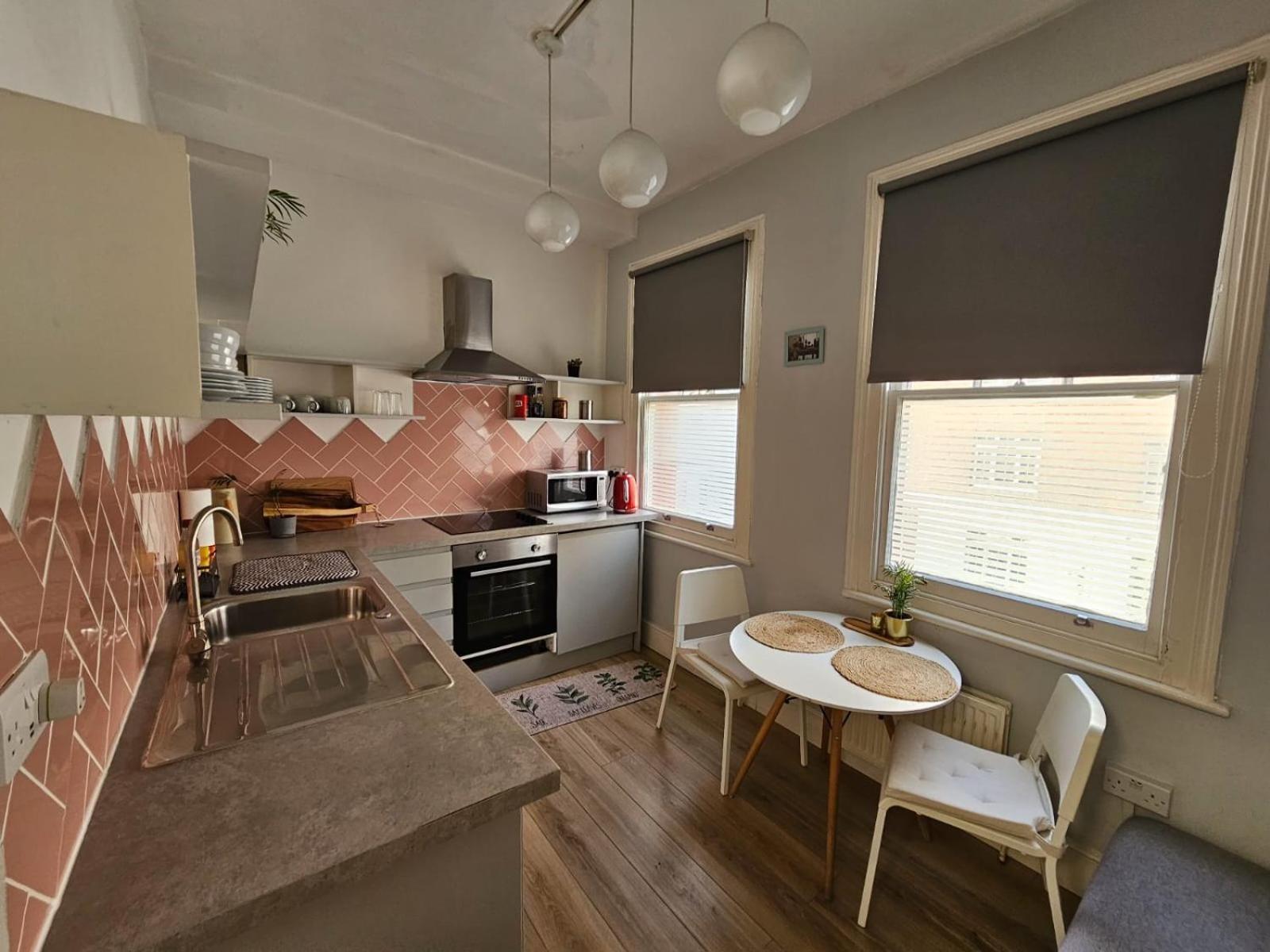 Beautiful And Spacious Flat Лондон Екстериор снимка